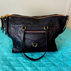 Louis Vuitton Authentic Monogram LG Shoulder Bag.